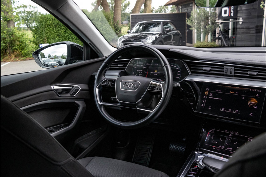 Audi e-tron E-tron 50 quattro Launch edition 71 kWh Soh 84% I Trekhaak I Climate I Cruise I Stoelgeheugen I Luchtvering