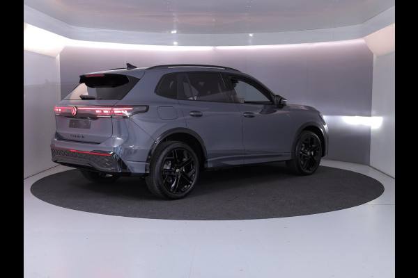 Volkswagen Tiguan R-Line Edition 1.5 eHybrid 150 kW / 204 PK SUV 6 v Head-Up Display | Panoramadak | Stoelverwarming