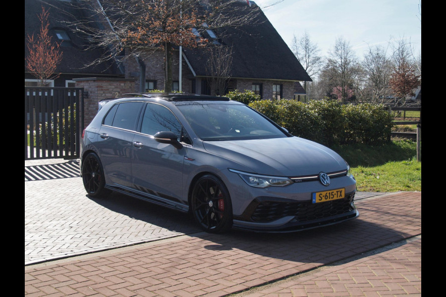Volkswagen Golf 2.0 TSI GTI Clubsport | 300PK | Panoramadak | Camera | Sfeerverlichting | Milltek uitlaat | Maxton Bodykit |