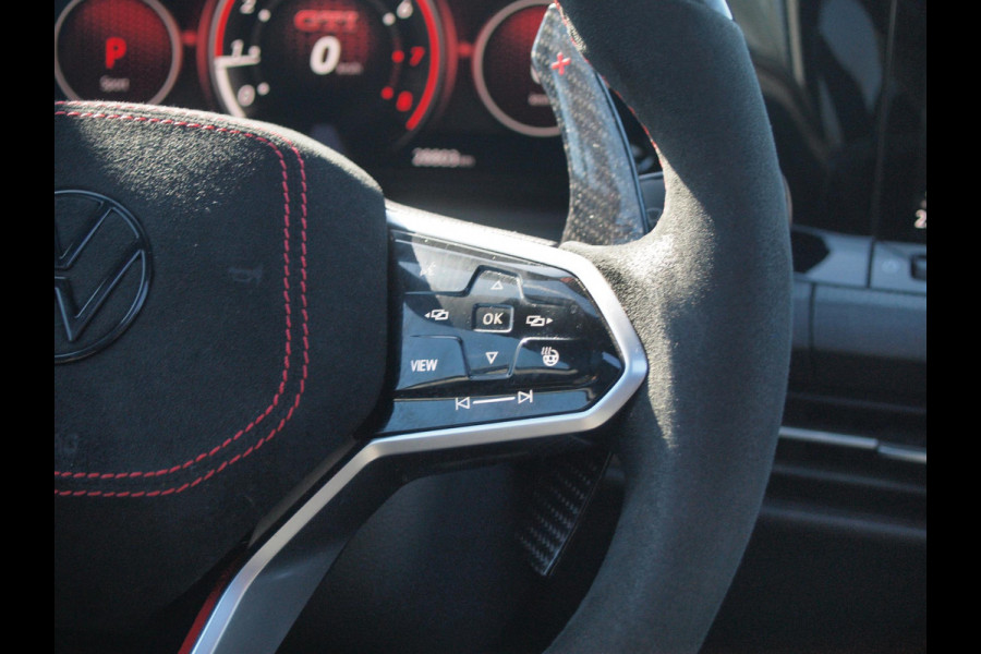 Volkswagen Golf 2.0 TSI GTI Clubsport | 300PK | Panoramadak | Camera | Sfeerverlichting | Milltek uitlaat | Maxton Bodykit |