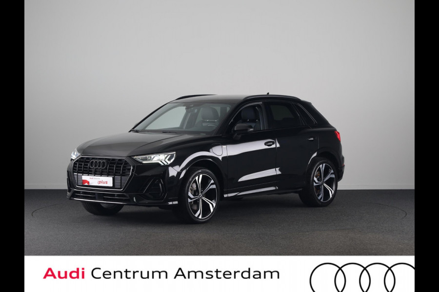 Audi Q3 45 TFSI e S edition 245 pk S-tronic | Navigatie | Parkeersensoren | Achteruitrijcamera | Matrix LED koplampen | Lichtmetalen velgen 20" | Elektr. voorstoelen | S-Line |
