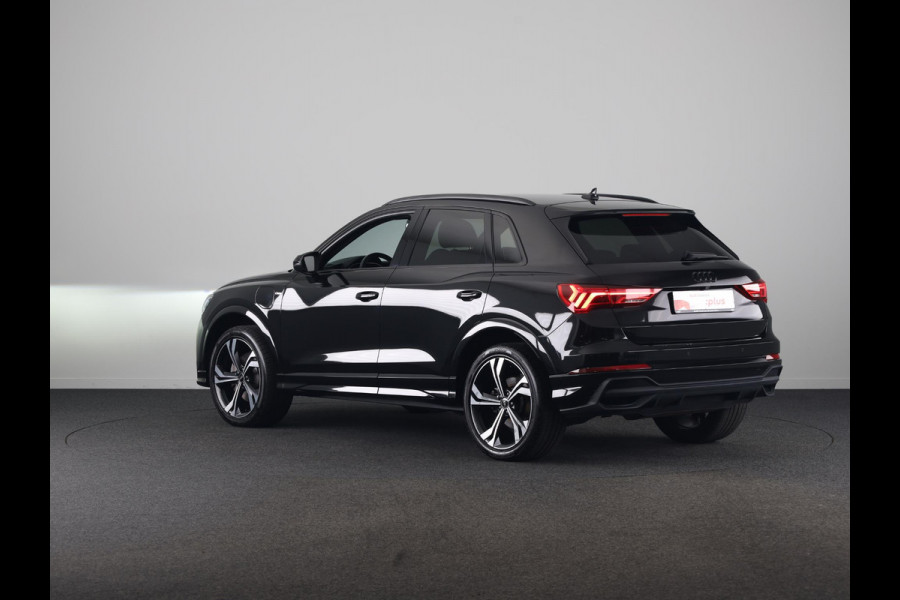 Audi Q3 45 TFSI e S edition 245 pk S-tronic | Navigatie | Parkeersensoren | Achteruitrijcamera | Matrix LED koplampen | Lichtmetalen velgen 20" | Elektr. voorstoelen | S-Line |