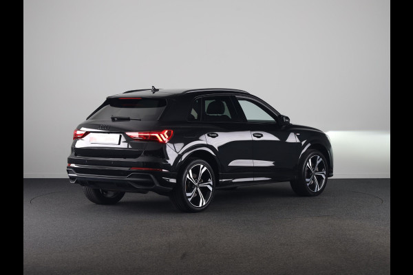 Audi Q3 45 TFSI e S edition 245 pk S-tronic | Navigatie | Parkeersensoren | Achteruitrijcamera | Matrix LED koplampen | Lichtmetalen velgen 20" | Elektr. voorstoelen | S-Line |