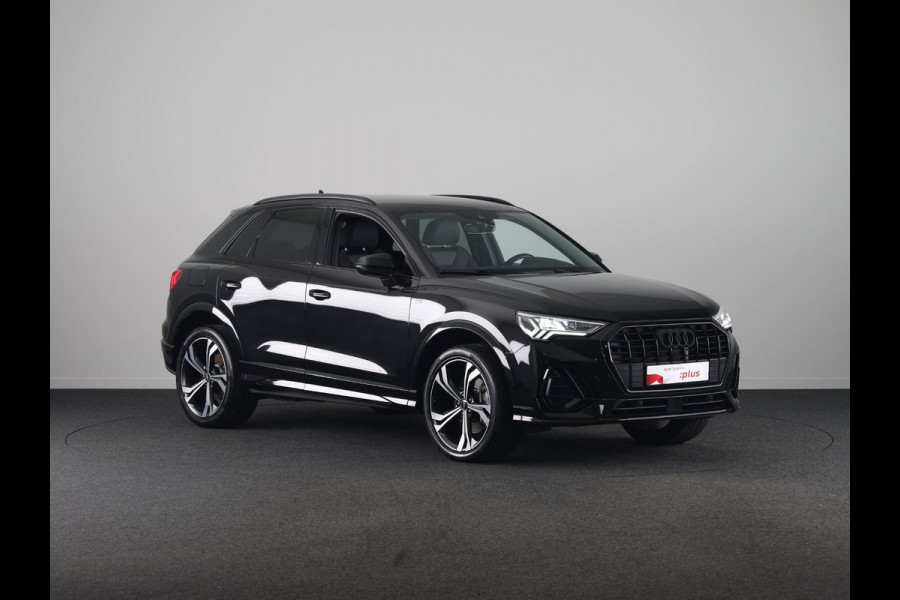 Audi Q3 45 TFSI e S edition 245 pk S-tronic | Navigatie | Parkeersensoren | Achteruitrijcamera | Matrix LED koplampen | Lichtmetalen velgen 20" | Elektr. voorstoelen | S-Line |