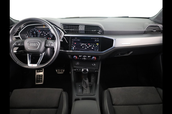 Audi Q3 45 TFSI e S edition 245 pk S-tronic | Navigatie | Parkeersensoren | Achteruitrijcamera | Matrix LED koplampen | Lichtmetalen velgen 20" | Elektr. voorstoelen | S-Line |
