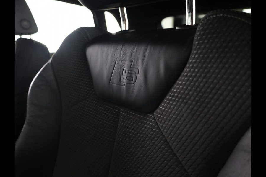 Audi Q3 45 TFSI e S edition 245 pk S-tronic | Navigatie | Parkeersensoren | Achteruitrijcamera | Matrix LED koplampen | Lichtmetalen velgen 20" | Elektr. voorstoelen | S-Line |