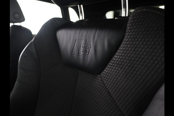 Audi Q3 45 TFSI e S edition 245 pk S-tronic | Navigatie | Parkeersensoren | Achteruitrijcamera | Matrix LED koplampen | Lichtmetalen velgen 20" | Elektr. voorstoelen | S-Line |