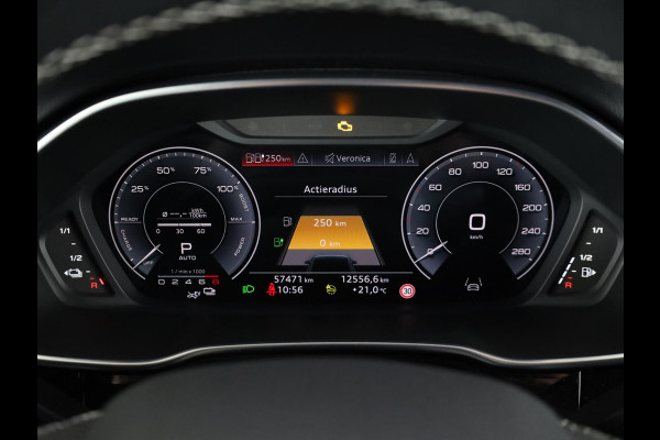 Audi Q3 45 TFSI e S edition 245 pk S-tronic | Navigatie | Parkeersensoren | Achteruitrijcamera | Matrix LED koplampen | Lichtmetalen velgen 20" | Elektr. voorstoelen | S-Line |