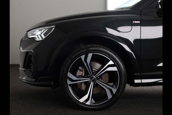 Audi Q3 45 TFSI e S edition 245 pk S-tronic | Navigatie | Parkeersensoren | Achteruitrijcamera | Matrix LED koplampen | Lichtmetalen velgen 20" | Elektr. voorstoelen | S-Line |