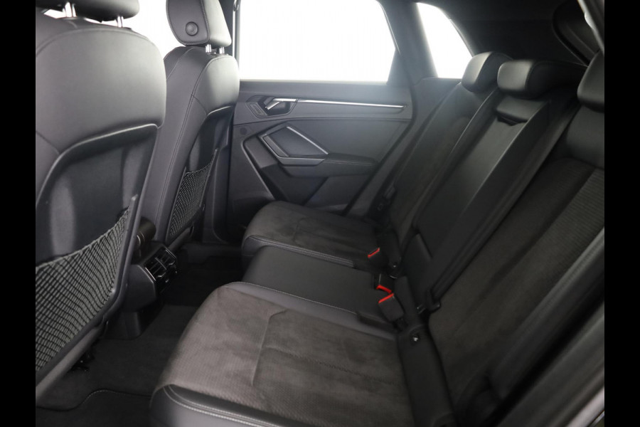 Audi Q3 45 TFSI e S edition 245 pk S-tronic | Navigatie | Parkeersensoren | Achteruitrijcamera | Matrix LED koplampen | Lichtmetalen velgen 20" | Elektr. voorstoelen | S-Line |