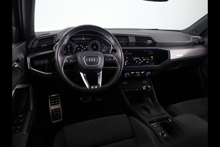 Audi Q3 45 TFSI e S edition 245 pk S-tronic | Navigatie | Parkeersensoren | Achteruitrijcamera | Matrix LED koplampen | Lichtmetalen velgen 20" | Elektr. voorstoelen | S-Line |