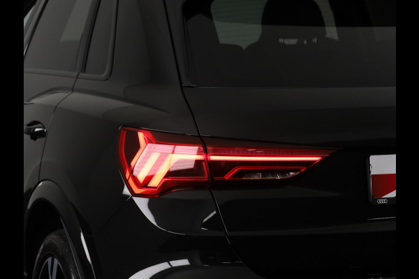 Audi Q3 45 TFSI e S edition 245 pk S-tronic | Navigatie | Parkeersensoren | Achteruitrijcamera | Matrix LED koplampen | Lichtmetalen velgen 20" | Elektr. voorstoelen | S-Line |