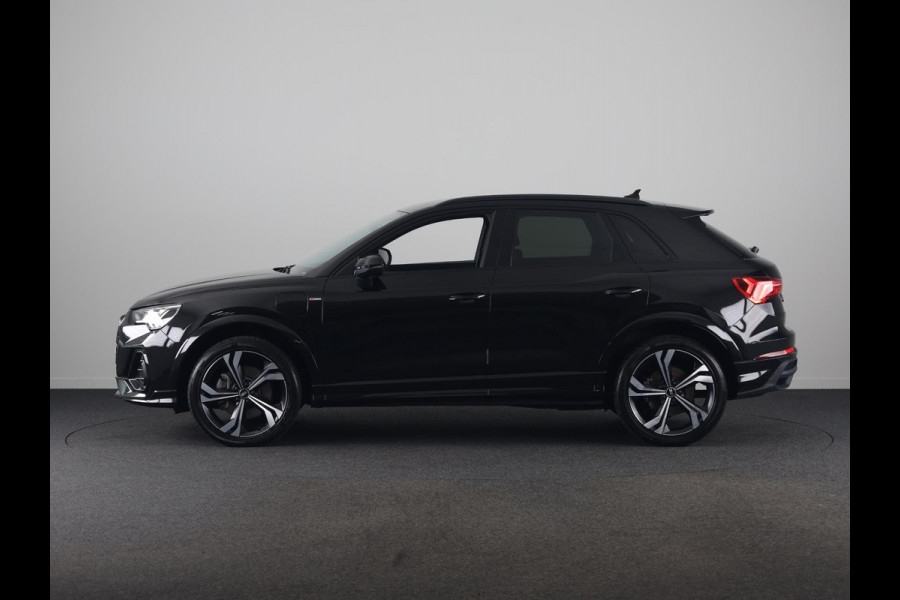 Audi Q3 45 TFSI e S edition 245 pk S-tronic | Navigatie | Parkeersensoren | Achteruitrijcamera | Matrix LED koplampen | Lichtmetalen velgen 20" | Elektr. voorstoelen | S-Line |