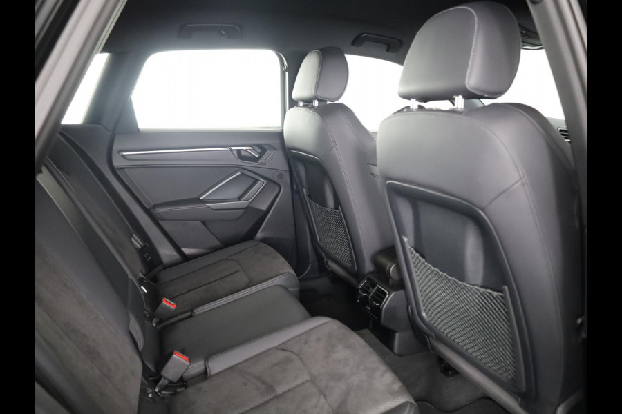 Audi Q3 45 TFSI e S edition 245 pk S-tronic | Navigatie | Parkeersensoren | Achteruitrijcamera | Matrix LED koplampen | Lichtmetalen velgen 20" | Elektr. voorstoelen | S-Line |