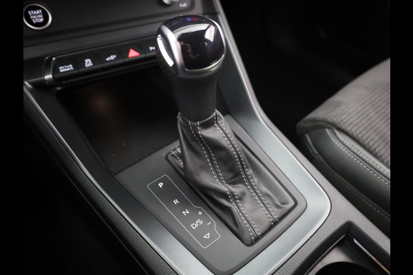 Audi Q3 45 TFSI e S edition 245 pk S-tronic | Navigatie | Parkeersensoren | Achteruitrijcamera | Matrix LED koplampen | Lichtmetalen velgen 20" | Elektr. voorstoelen | S-Line |
