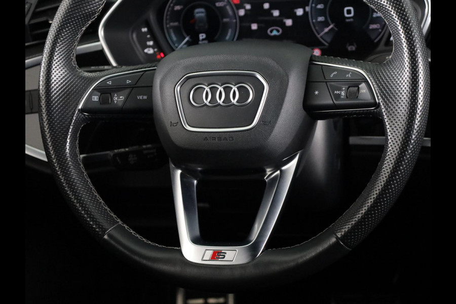 Audi Q3 45 TFSI e S edition 245 pk S-tronic | Navigatie | Parkeersensoren | Achteruitrijcamera | Matrix LED koplampen | Lichtmetalen velgen 20" | Elektr. voorstoelen | S-Line |