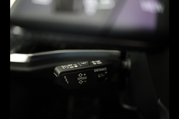 Audi Q3 45 TFSI e S edition 245 pk S-tronic | Navigatie | Parkeersensoren | Achteruitrijcamera | Matrix LED koplampen | Lichtmetalen velgen 20" | Elektr. voorstoelen | S-Line |