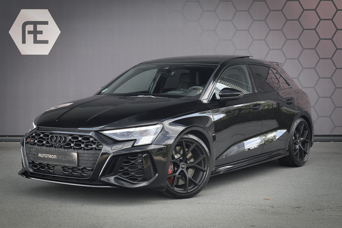 Audi RS3 Sportback 2.5 TFSI RS 3 quattro | MASSAGE | RS STOELEN | PANORAMADAK | CAMERA | CARBONSPOILER | SFEERVERLICHTING |