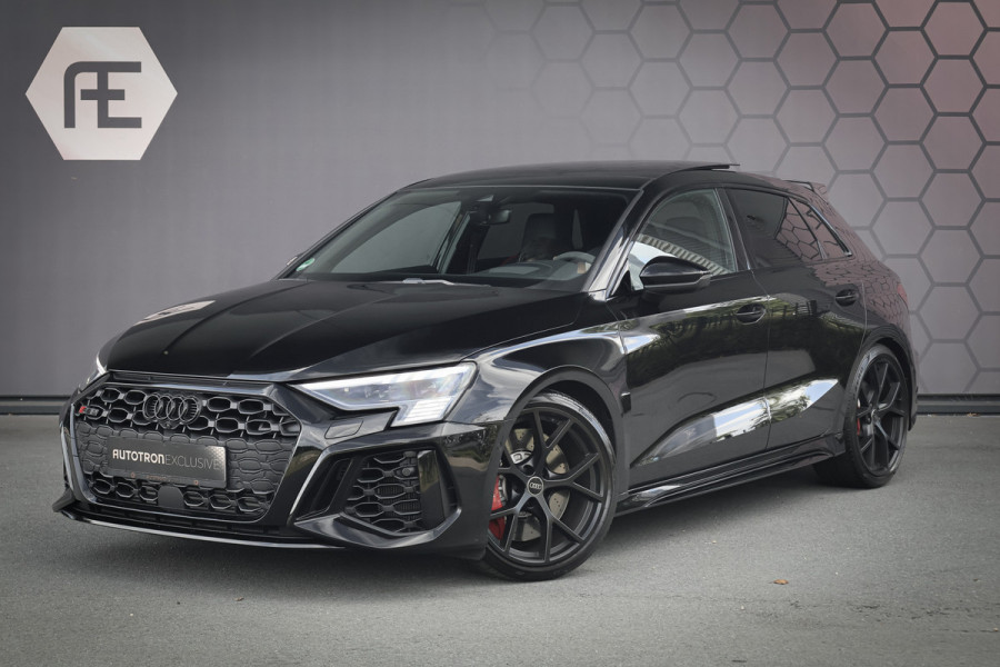 Audi RS3 Sportback 2.5 TFSI RS 3 quattro | MASSAGE | RS STOELEN | PANORAMADAK | CAMERA | CARBONSPOILER | SFEERVERLICHTING |