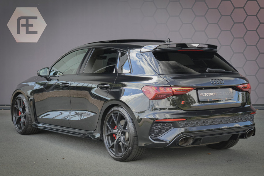 Audi RS3 Sportback 2.5 TFSI RS 3 quattro | MASSAGE | RS STOELEN | PANORAMADAK | CAMERA | CARBONSPOILER | SFEERVERLICHTING |
