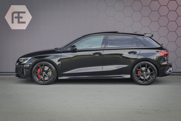 Audi RS3 Sportback 2.5 TFSI RS 3 quattro | MASSAGE | RS STOELEN | PANORAMADAK | CAMERA | CARBONSPOILER | SFEERVERLICHTING |