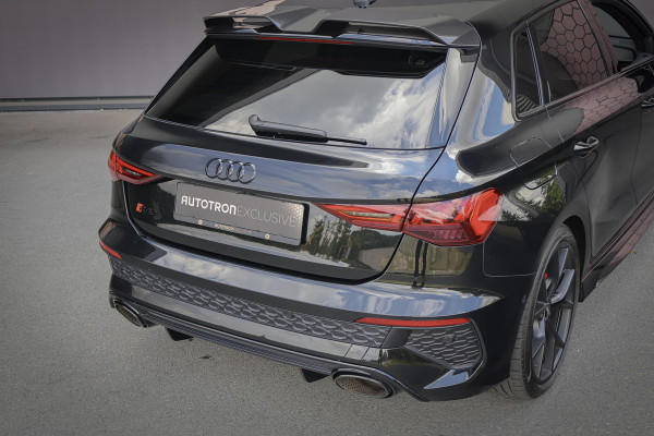 Audi RS3 Sportback 2.5 TFSI RS 3 quattro | MASSAGE | RS STOELEN | PANORAMADAK | CAMERA | CARBONSPOILER | SFEERVERLICHTING |