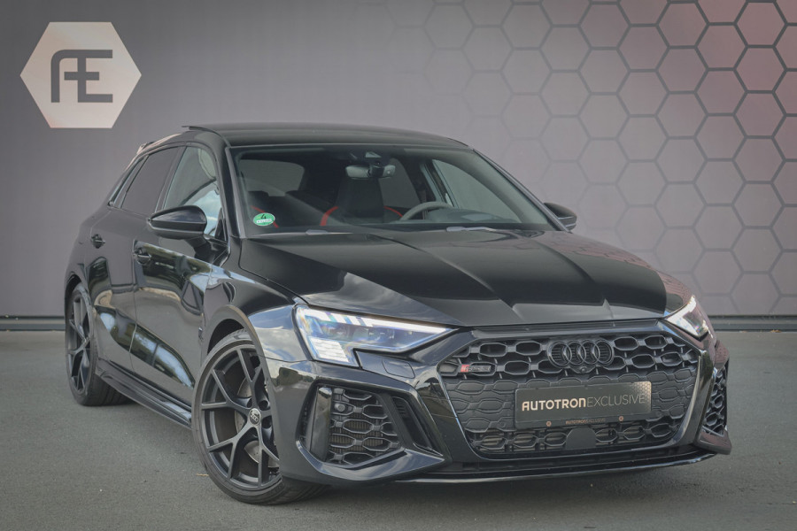 Audi RS3 Sportback 2.5 TFSI RS 3 quattro | MASSAGE | RS STOELEN | PANORAMADAK | CAMERA | CARBONSPOILER | SFEERVERLICHTING |