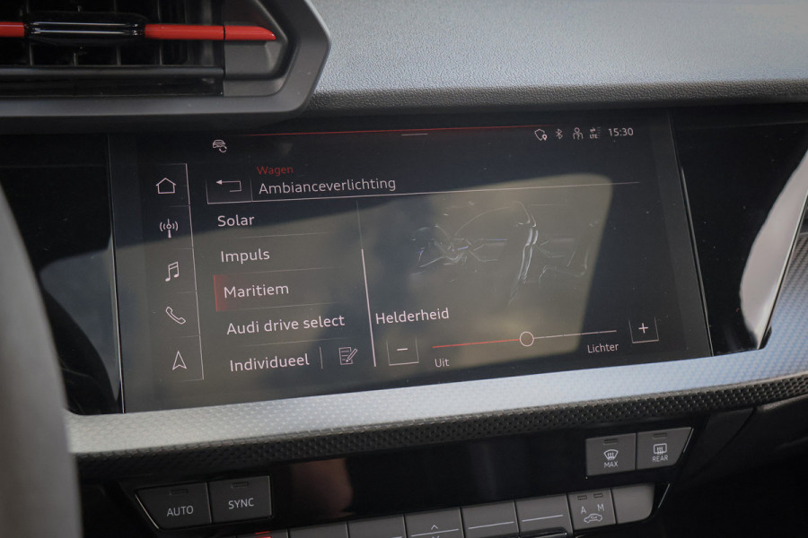 Audi RS3 Sportback 2.5 TFSI RS 3 quattro | MASSAGE | RS STOELEN | PANORAMADAK | CAMERA | CARBONSPOILER | SFEERVERLICHTING |