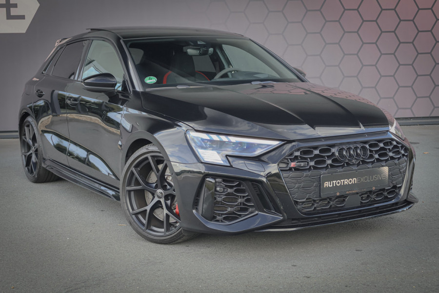 Audi RS3 Sportback 2.5 TFSI RS 3 quattro | MASSAGE | RS STOELEN | PANORAMADAK | CAMERA | CARBONSPOILER | SFEERVERLICHTING |