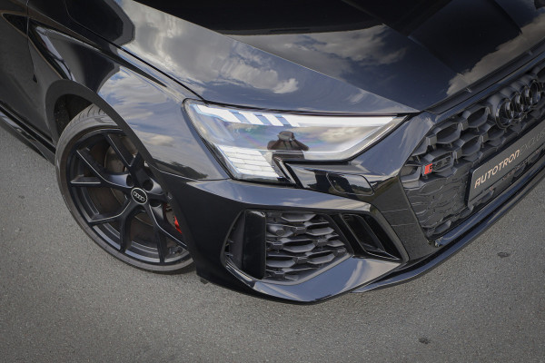 Audi RS3 Sportback 2.5 TFSI RS 3 quattro | MASSAGE | RS STOELEN | PANORAMADAK | CAMERA | CARBONSPOILER | SFEERVERLICHTING |