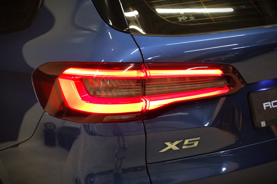 BMW X5 xDrive45e High Executive | Panoramadak | Harman Kardon | Luchtvering | Laser | Adaptive Cruise Control | Keyless | 360 Camera | Head-Up Display | Ambiance Verlichting | M Sport remmen | Memory Seats | Stoelverwarming