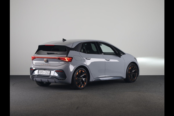 CUPRA Born Performance 82 kWh 230 pk | Navigatie | Parkeersensoren | Achteruitrijcamera | Elektr. voorstoelen | Stoel/stuur verwarming |