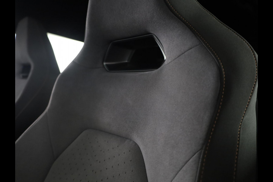 CUPRA Born Performance 82 kWh 230 pk | Navigatie | Parkeersensoren | Achteruitrijcamera | Elektr. voorstoelen | Stoel/stuur verwarming |