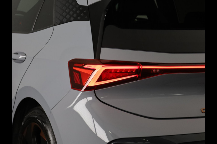 CUPRA Born Performance 82 kWh 230 pk | Navigatie | Parkeersensoren | Achteruitrijcamera | Elektr. voorstoelen | Stoel/stuur verwarming |