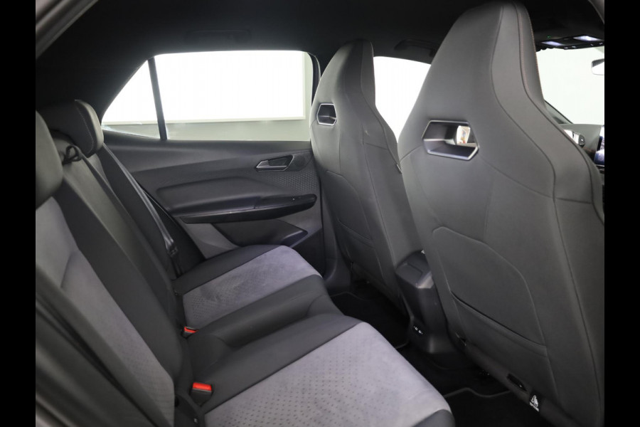 CUPRA Born Performance 82 kWh 230 pk | Navigatie | Parkeersensoren | Achteruitrijcamera | Elektr. voorstoelen | Stoel/stuur verwarming |