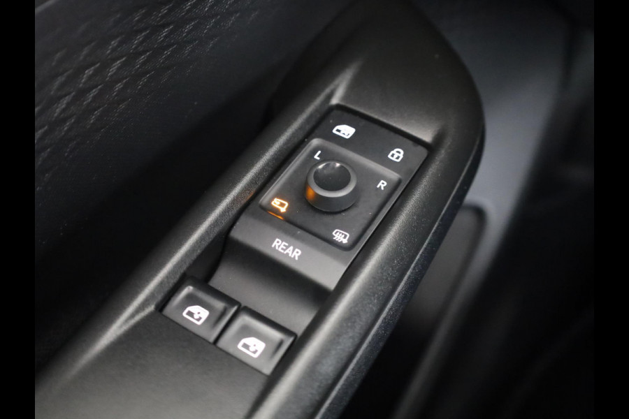 CUPRA Born Performance 82 kWh 230 pk | Navigatie | Parkeersensoren | Achteruitrijcamera | Elektr. voorstoelen | Stoel/stuur verwarming |