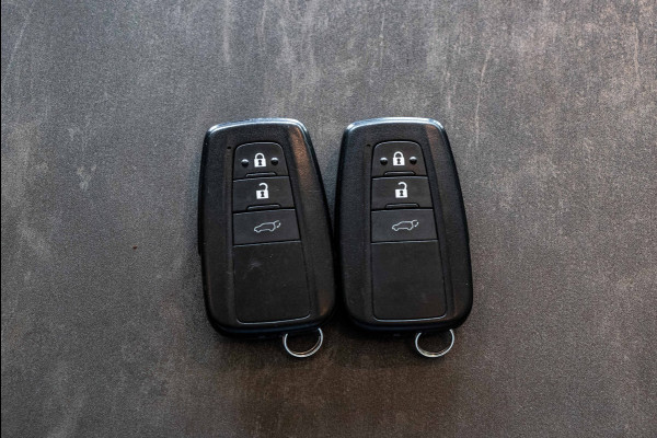 Toyota RAV4 2.5 Hybrid Style AWD I Camera I JBL I Half Leder I Adaptive Cruise I Stoelverwarming I CarPlay I Keyless