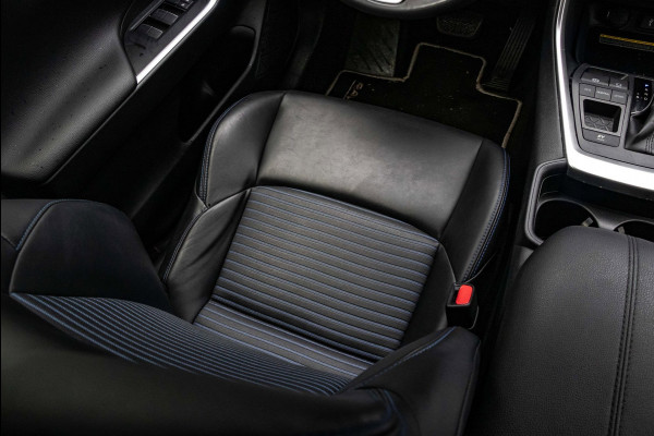 Toyota RAV4 2.5 Hybrid Style AWD I Camera I JBL I Half Leder I Adaptive Cruise I Stoelverwarming I CarPlay I Keyless