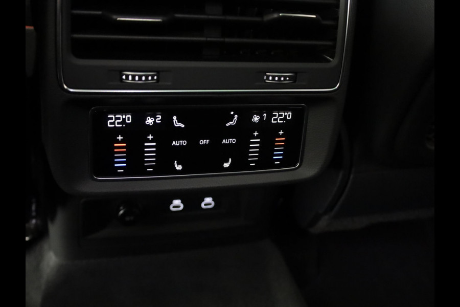 Audi RS Q8 4.0 TFSI quattro Performance 640pk | Panoramadak  | B&O Advanced | Keramisch | Vierwiel besturing | HD Matrix Laser | Head up Display | | Stoelverwarming/koeling + massage | Trekhaak wegklapbaar |