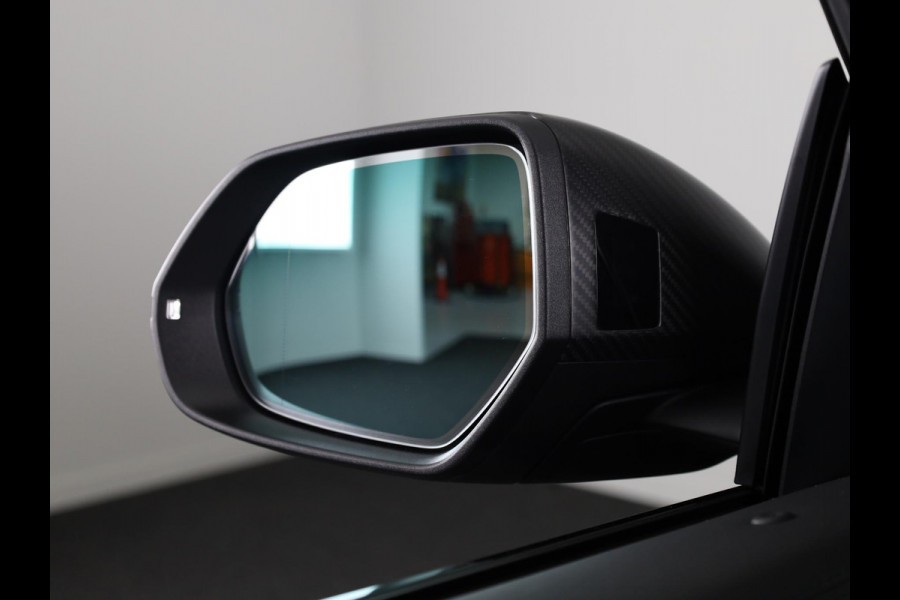 Audi RS Q8 4.0 TFSI quattro Performance 640pk | Panoramadak  | B&O Advanced | Keramisch | Vierwiel besturing | HD Matrix Laser | Head up Display | | Stoelverwarming/koeling + massage | Trekhaak wegklapbaar |