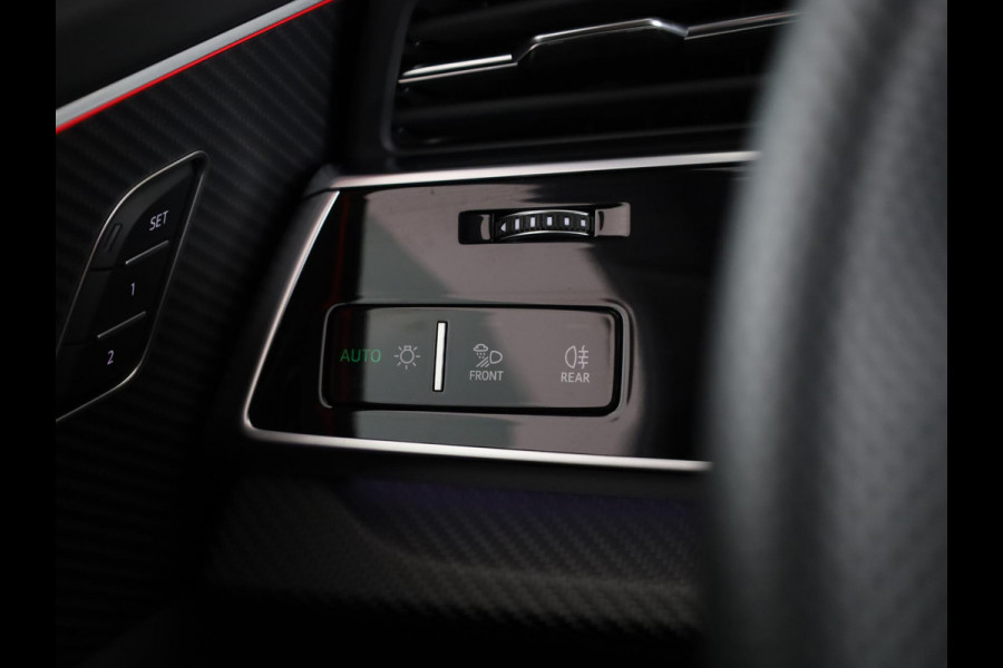 Audi RS Q8 4.0 TFSI quattro Performance 640pk | Panoramadak  | B&O Advanced | Keramisch | Vierwiel besturing | HD Matrix Laser | Head up Display | | Stoelverwarming/koeling + massage | Trekhaak wegklapbaar |
