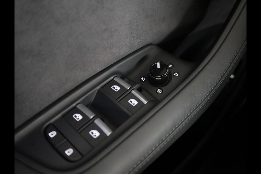 Audi RS Q8 4.0 TFSI quattro Performance 640pk | Panoramadak  | B&O Advanced | Keramisch | Vierwiel besturing | HD Matrix Laser | Head up Display | | Stoelverwarming/koeling + massage | Trekhaak wegklapbaar |