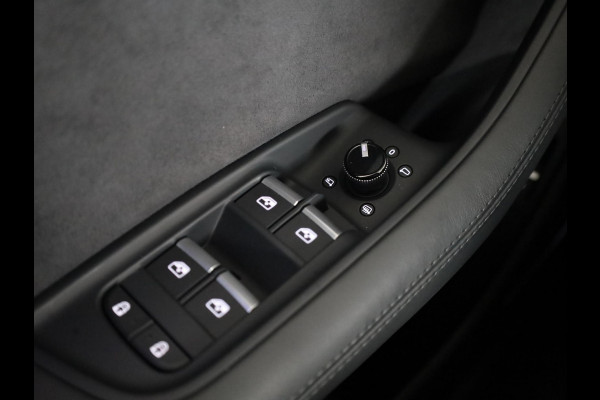 Audi RS Q8 4.0 TFSI quattro Performance 640pk | Panoramadak  | B&O Advanced | Keramisch | Vierwiel besturing | HD Matrix Laser | Head up Display | | Stoelverwarming/koeling + massage | Trekhaak wegklapbaar |