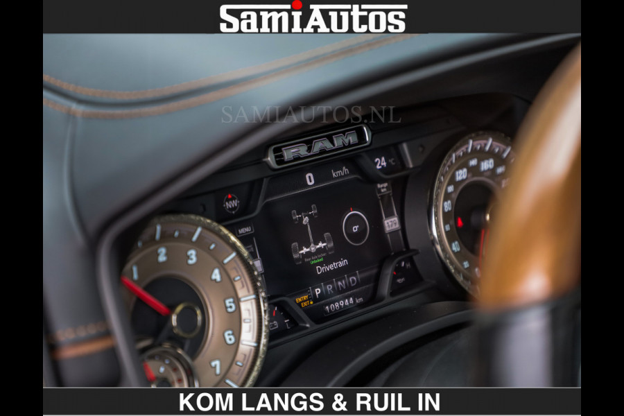 Dodge Ram LONGHORN | WIDE BODY | 5.7 V8 | BREDE WIELEN | BOM VOL | HUD | BRUIN LEDER | LUCHTVERING | PANODAK | RONDOM CAMERA | OPEN UITLAA DUBBELE CABINE | 5 PERSOONS | CREW CAB DC | SPECIAL ONE | DEALER ONDERHOUDEN | Eerste eigenaar |