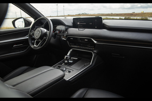 Mazda CX-60 2.5 e-SkyActiv PHEV Homura Plus 360 CAMERA / TREKHAAK / STOELVERWARMING + KOELING / CARPLAY / ADAPTIVE CRUISE