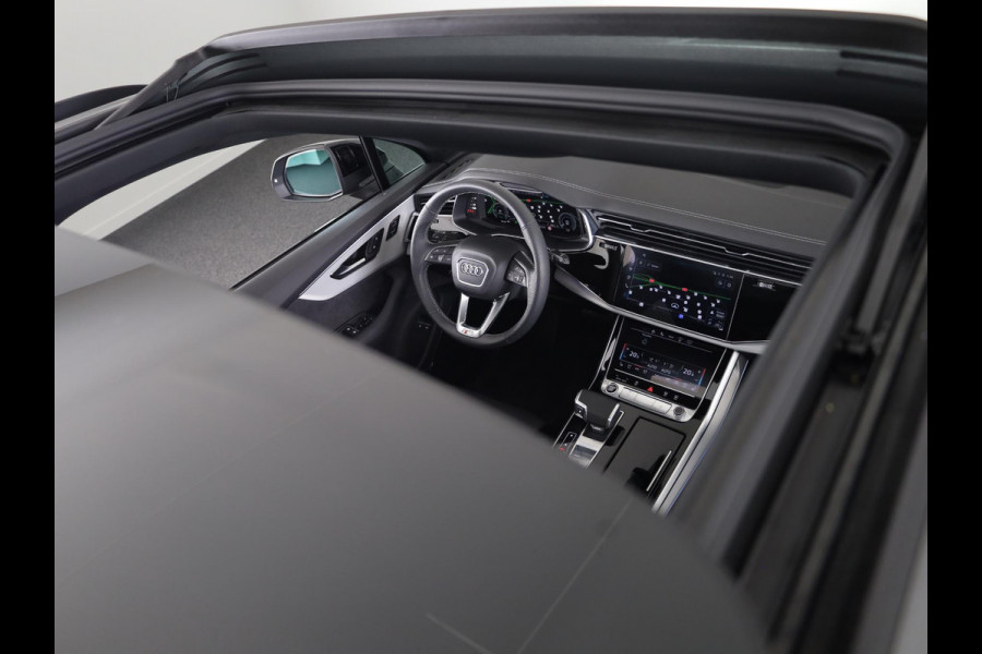 Audi Q7 55 TFSI e quattro Pro Line S 394 pk S-tronic | Verlengde garantie | Navigatie | Panoramadak | Elektr. trekhaak | Laserlicht | Luchtvering | Lederen bekleding | B&O Soundsystem | Vierwielbesturing |