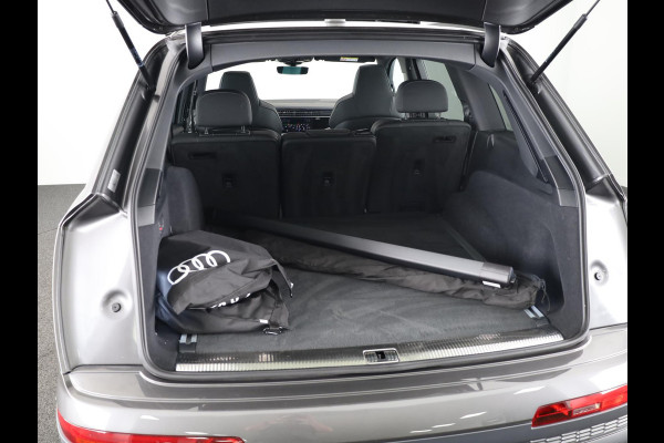 Audi Q7 55 TFSI e quattro Pro Line S 394 pk S-tronic | Verlengde garantie | Navigatie | Panoramadak | Elektr. trekhaak | Laserlicht | Luchtvering | Lederen bekleding | B&O Soundsystem | Vierwielbesturing |