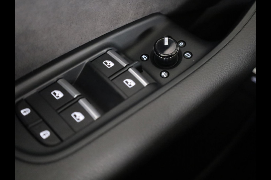 Audi Q7 55 TFSI e quattro Pro Line S 394 pk S-tronic | Verlengde garantie | Navigatie | Panoramadak | Elektr. trekhaak | Laserlicht | Luchtvering | Lederen bekleding | B&O Soundsystem | Vierwielbesturing |