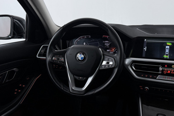 BMW 3-serie 320i High Executive (PANORAMADAK, DEALER ONDERHOUDEN, STUUR-/STOELVERWARMING, SFEERVERLICHTING)