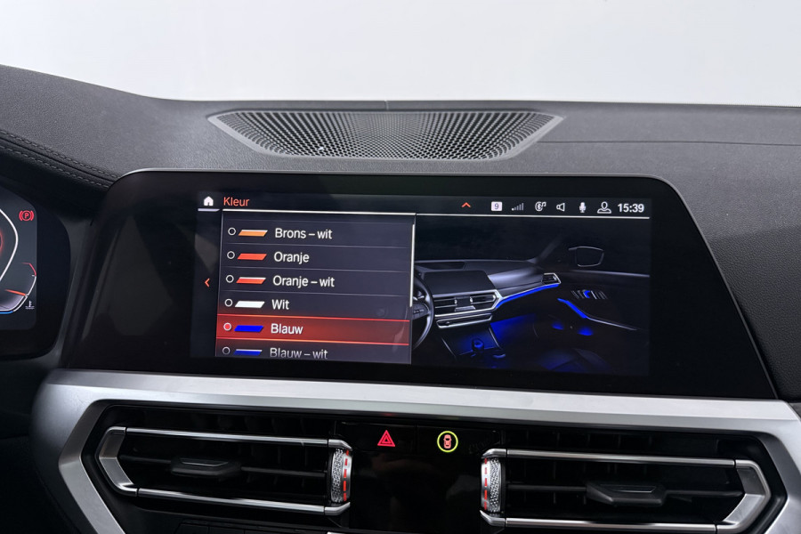 BMW 3-serie 320i High Executive (PANORAMADAK, DEALER ONDERHOUDEN, STUUR-/STOELVERWARMING, SFEERVERLICHTING)